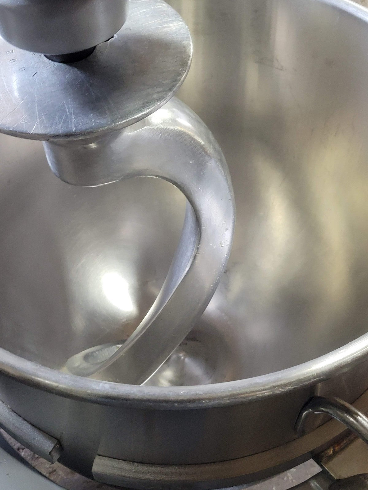 HOBART MODEL H-600 1.5 HP PIZZA DOUGH MIXER 200V 3PH STAINLESS STEEL BOWL & HOOK