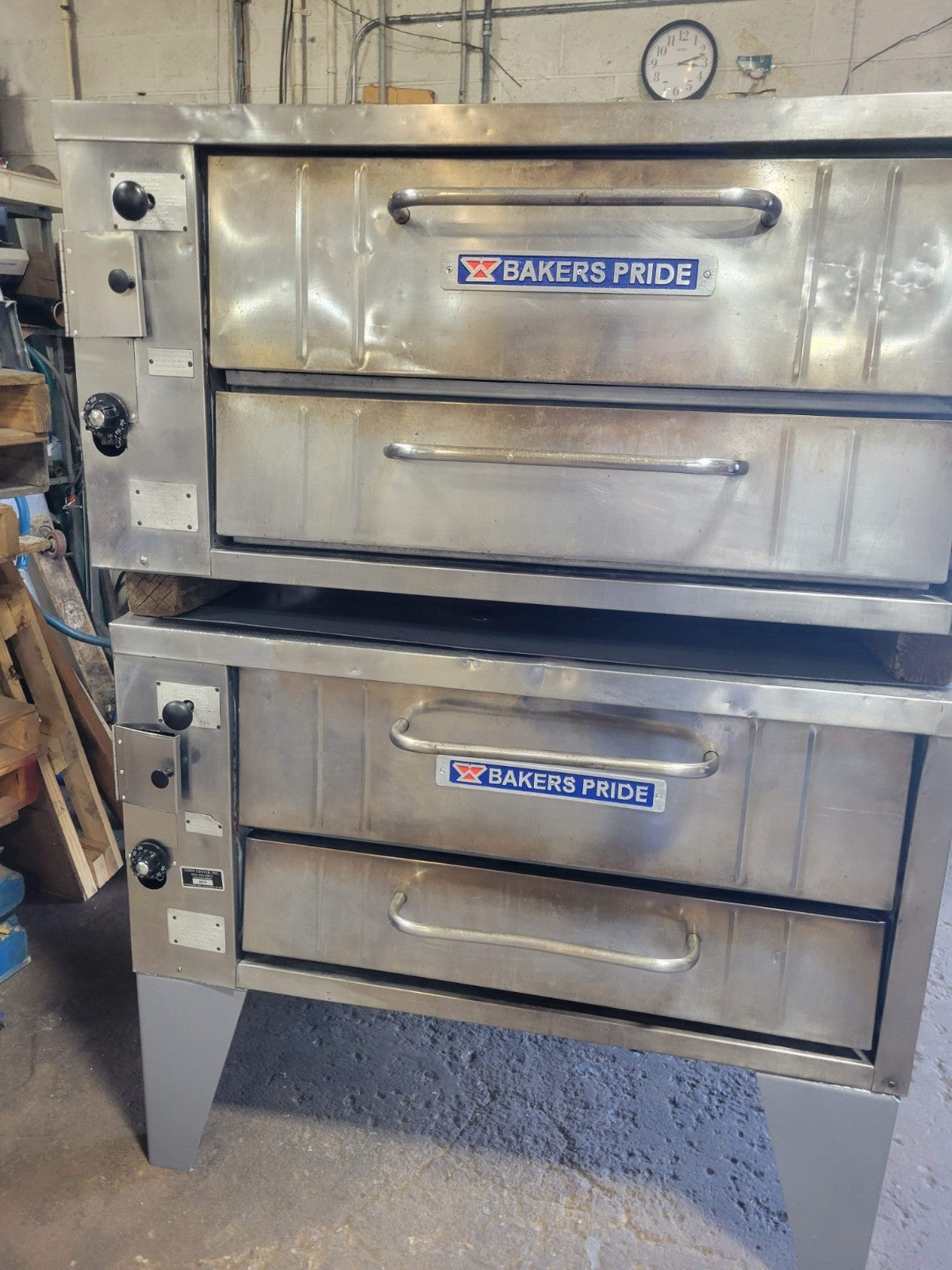 BAKERS PRIDE MODEL 251 / 252 DEPTH 8" DOUBLE DECK HEIGHT GAS OVENS NATURAL GAS