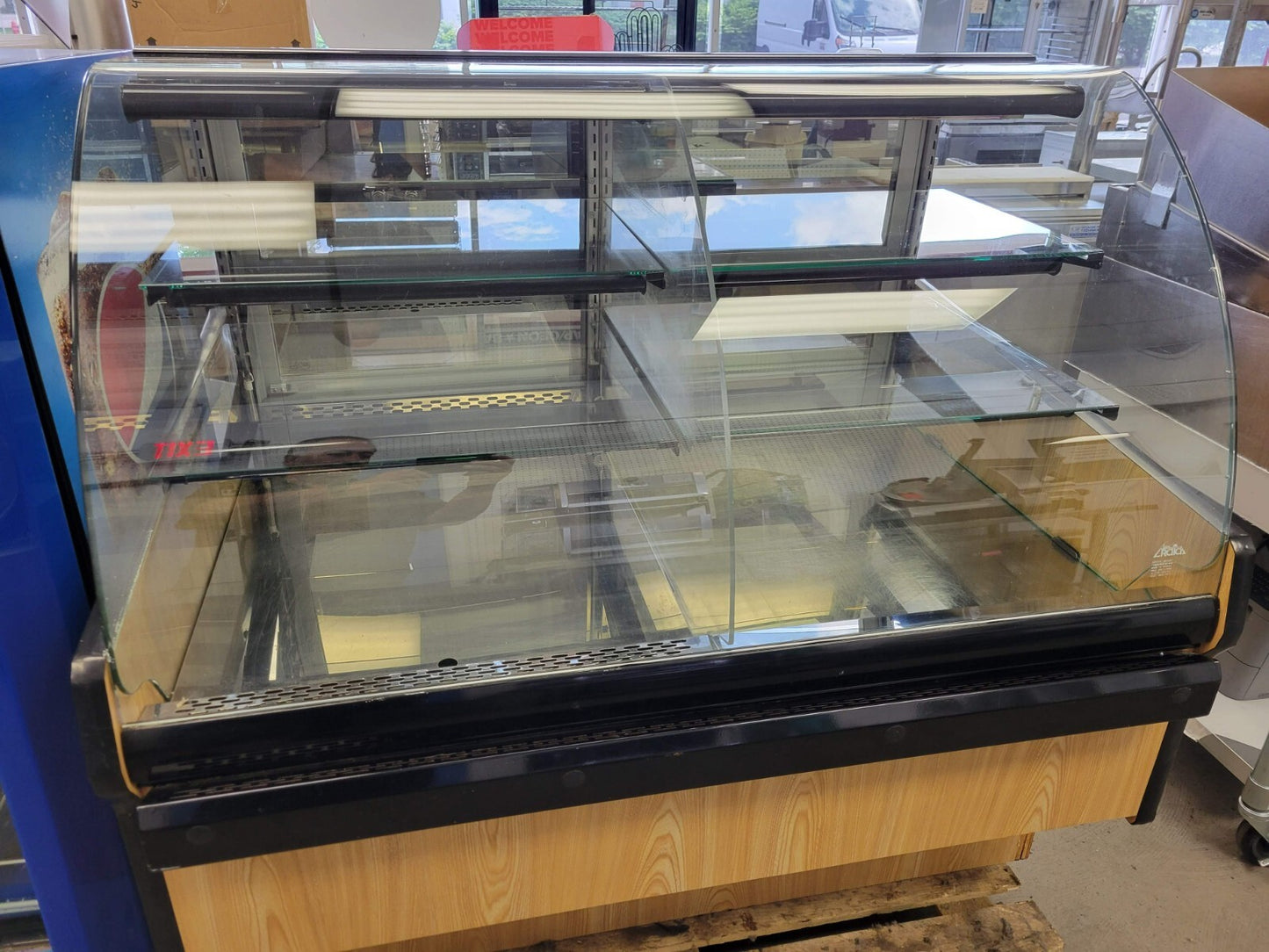 ARCTICA 48" CURVED GLASS 1/2 DRY 1/2 REFRIGERATED BAKERY DISPLAY CASE FRONT LIFT