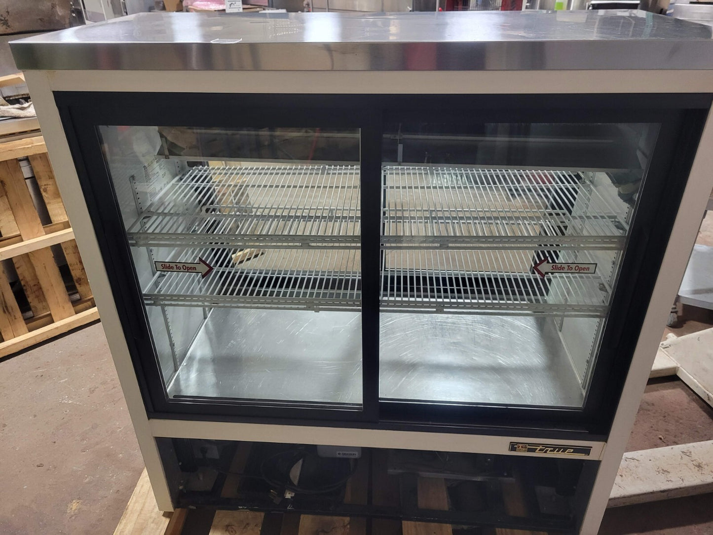 TRUE TSID-48-4 DELI DISPLAY REFRIGERATOR  FRONT & REAR DOORS