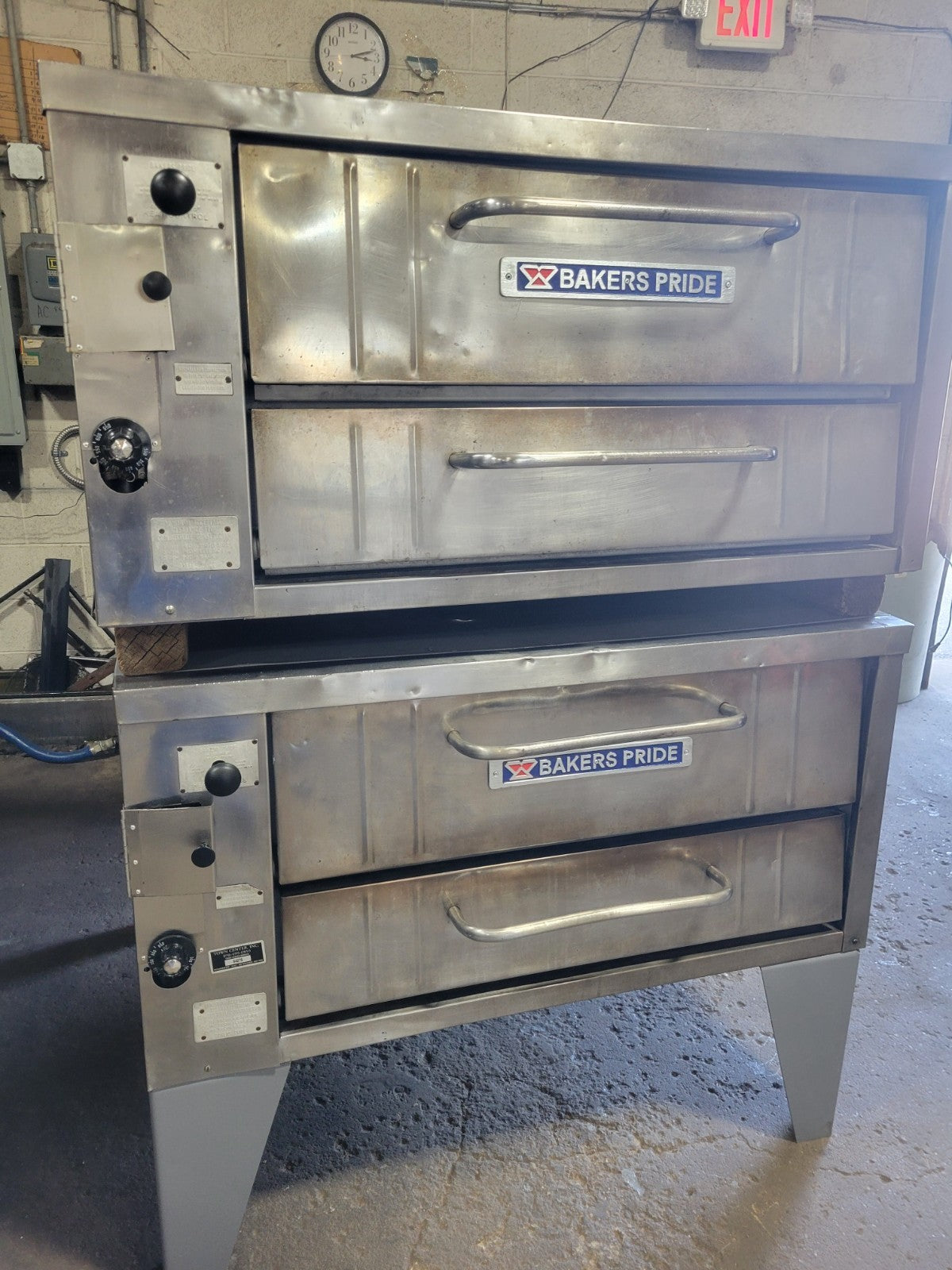 BAKERS PRIDE MODEL 251 / 252 DEPTH 8" DOUBLE DECK HEIGHT GAS OVENS NATURAL GAS