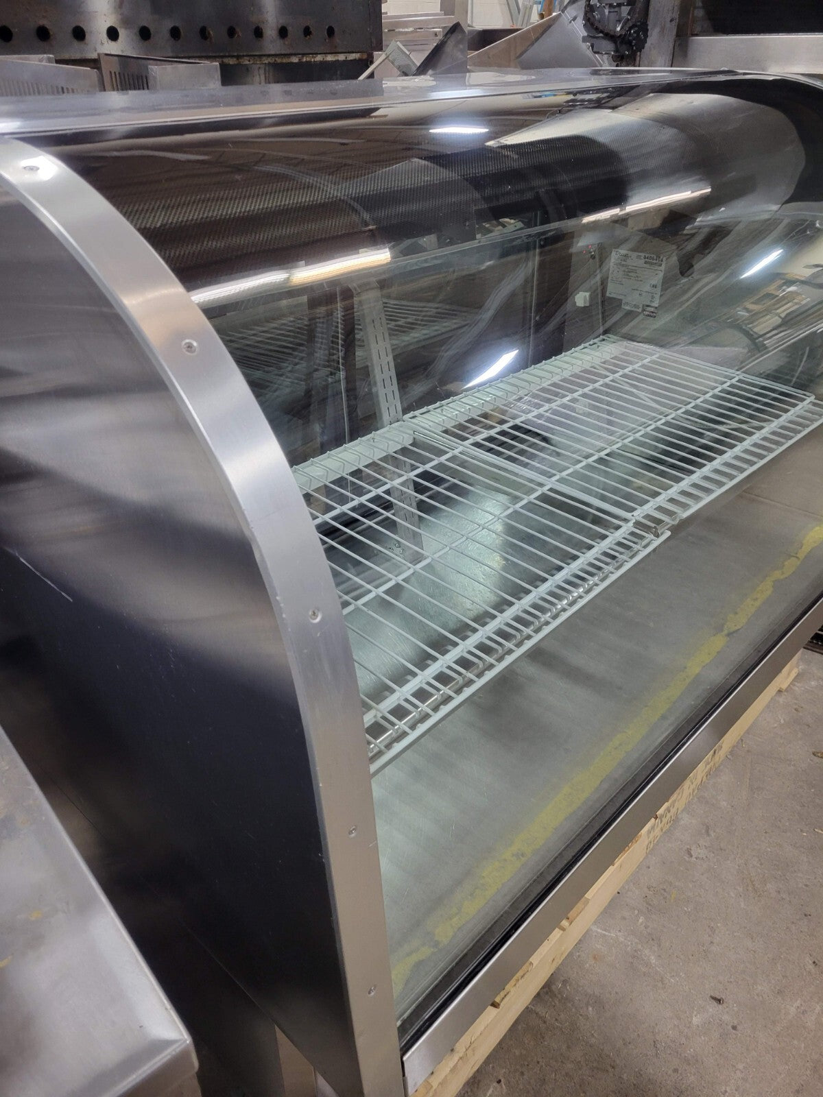 TRUE TCGG-60-S 60" CURVED GLASS REFRIGERATED DELI MERCHANDISER DELI CASE
