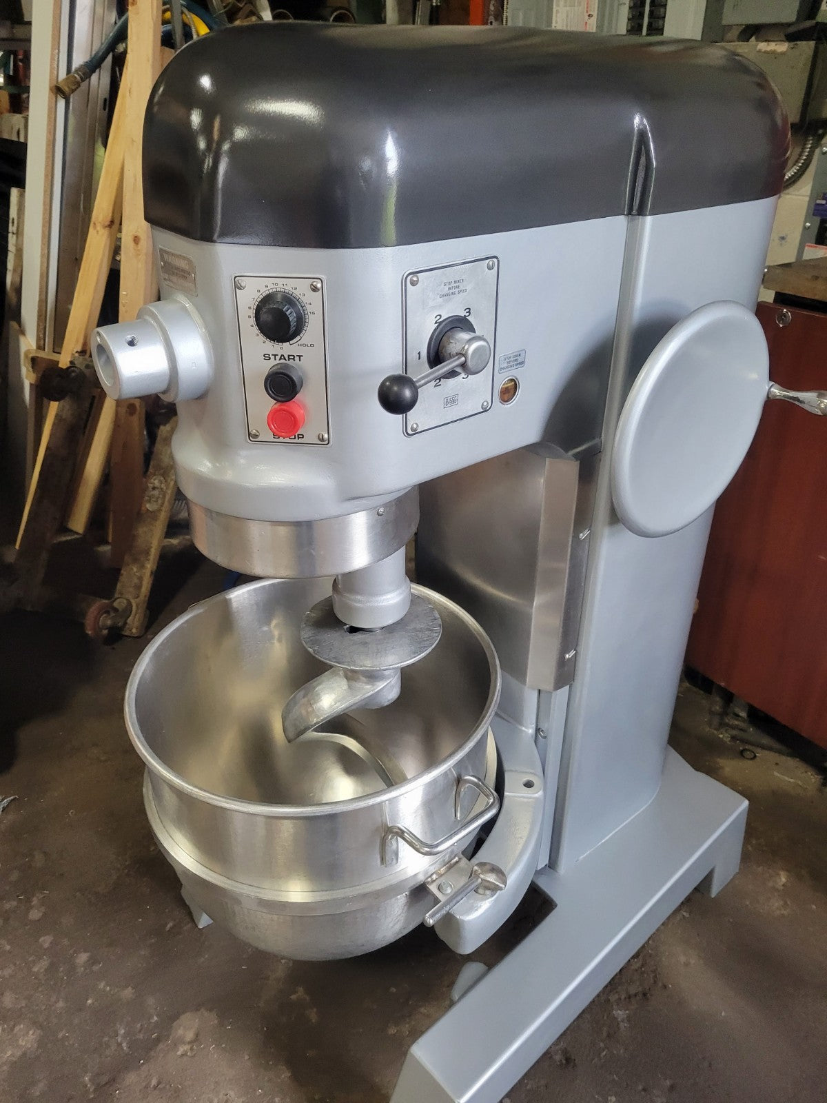 HOBART MODEL H-600 1.5 HP PIZZA DOUGH MIXER 200V 3PH STAINLESS STEEL BOWL & HOOK