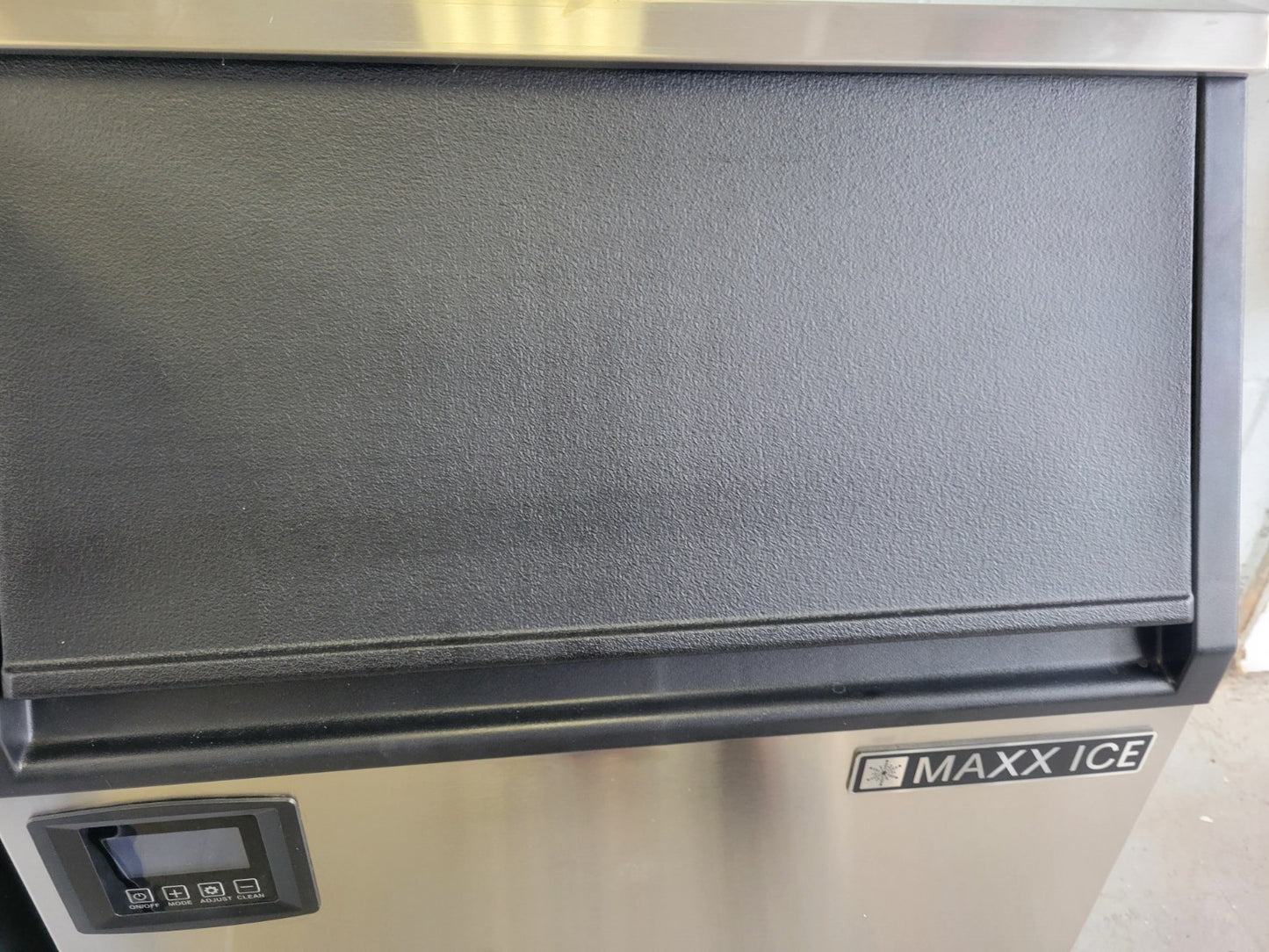 MAXX ICE MIM200NH 24" HALF CUBE UNDERCOUNTER ICE MACHINE - 199LBS/DAY AIR COOLED