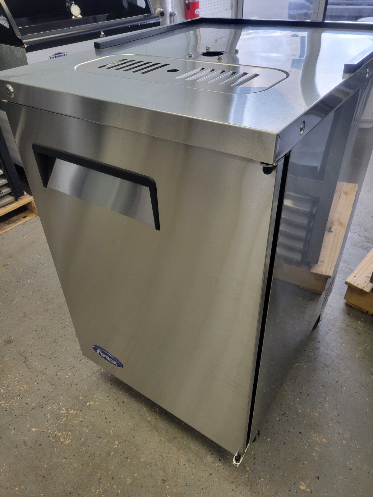 ATOSA MKC23GR 23" DUAL FAUCET DRAFT BEER COOLER 1 - 1/2 KEG