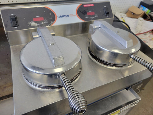 NEMCO 7000A-2240 DOUBLE CLASSIC AMERICAN WAFFLE MAKER W/CAST ALUMINUM GRIDS 890W