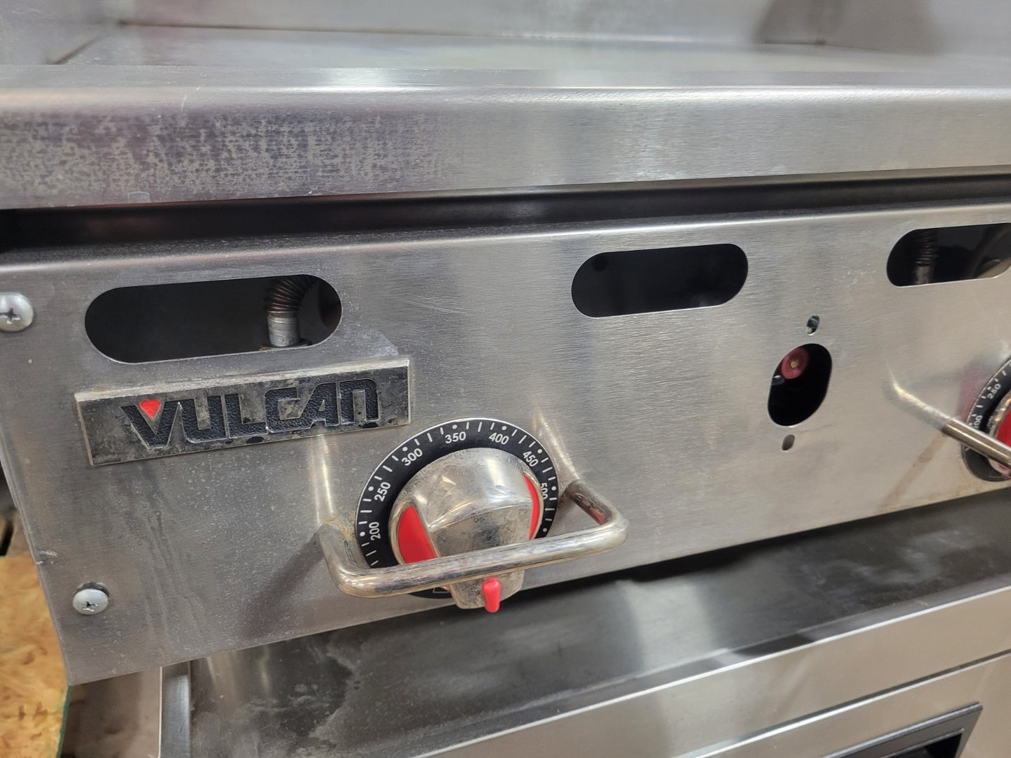 VULCAN MSA36-CN 36" CHROME TOP GRIDDLE W/ RAISED TAPERED BACK SPLASH NAT GAS