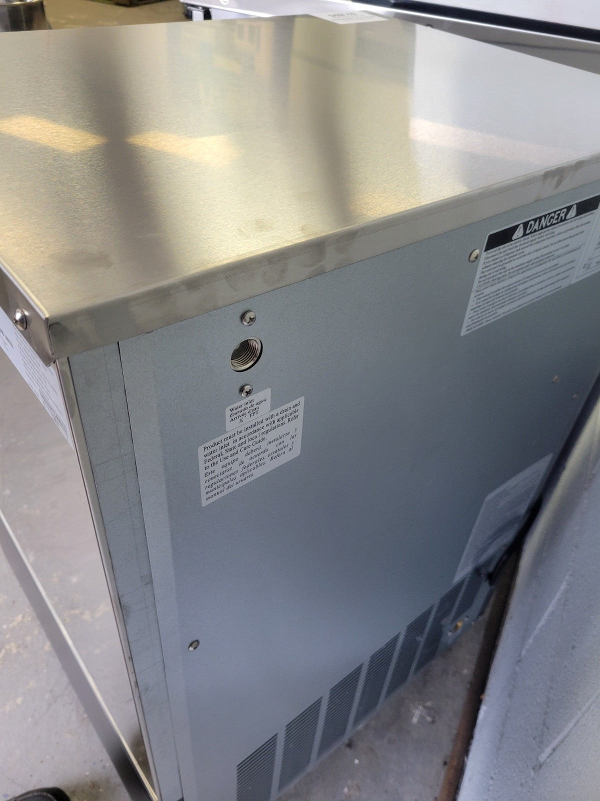 MAXX ICE MIM200NH 24" HALF CUBE UNDERCOUNTER ICE MACHINE - 199LBS/DAY AIR COOLED
